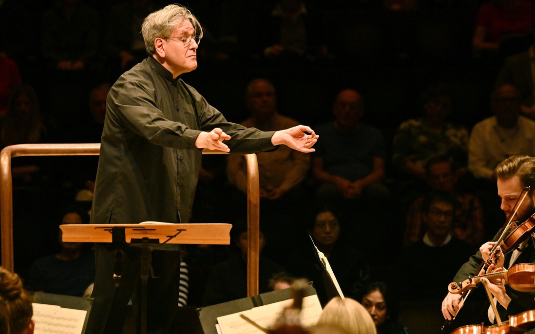 "Huyền thoại chỉ huy" Antonio Pappano cùng Dàn nhạc London biểu diễn Quốc ca Việt Nam