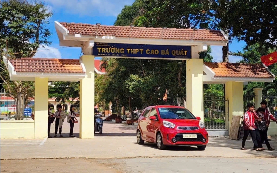 Hiệu trưởng ép học sinh tự nguyện nghỉ học: Khi người thầy đóng sập cánh cửa tri thức