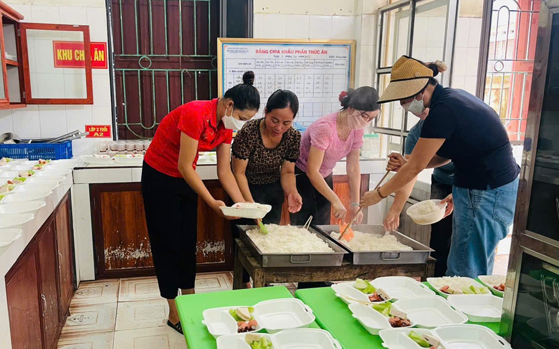 Phụ nữ Bắc Ninh tích cực cứu trợ người dân bị ảnh hưởng bởi bão số 11