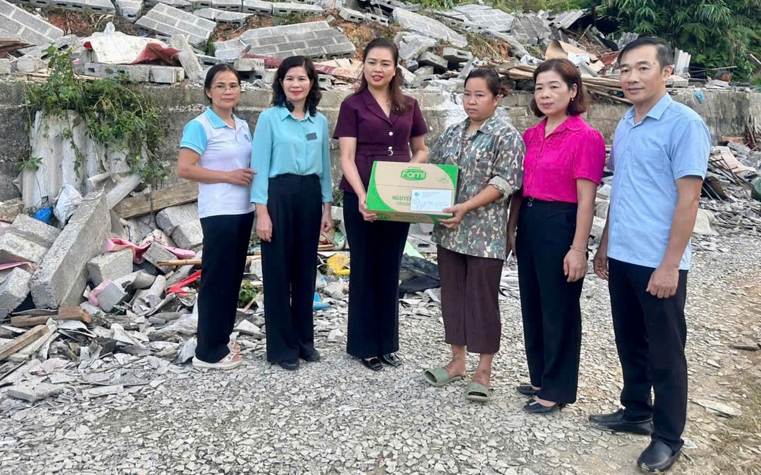 Hội LHPN Cao Bằng thăm, tặng quà học sinh và gia đình hội viên bị ảnh hưởng bởi thiên tai