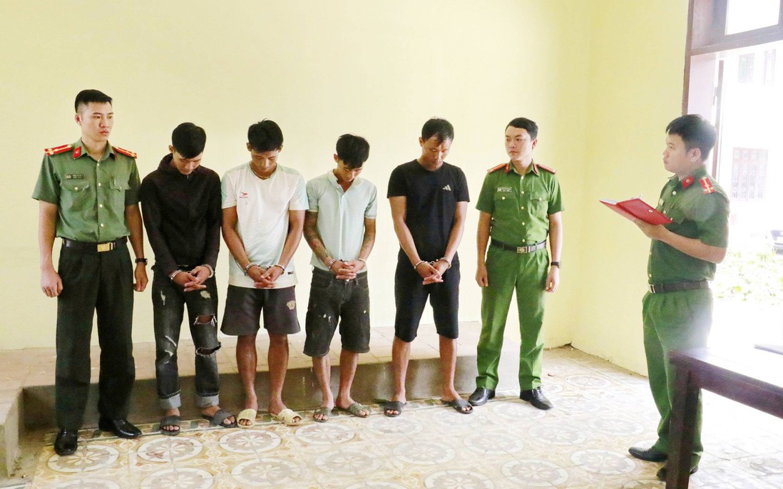 Bắt 4 đối tượng lợi dụng người dân chạy lũ để trộm cắp tài sản