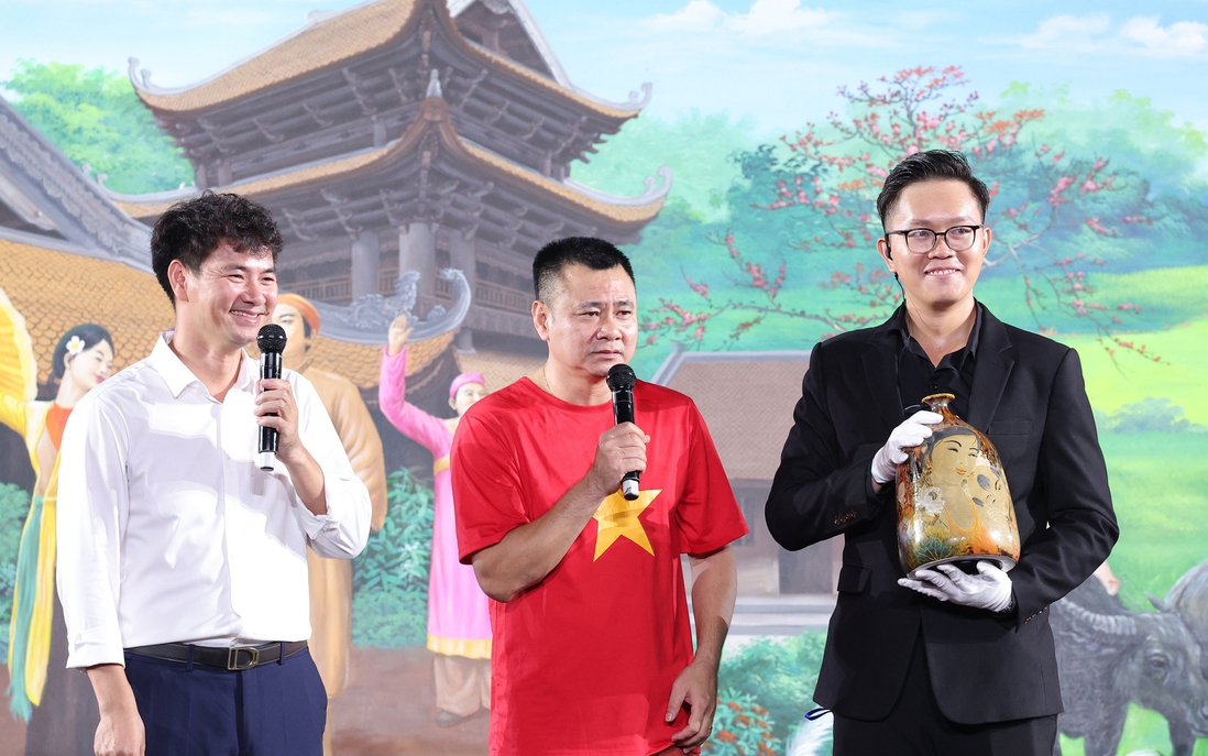 Lễ hội Văn hóa Thế giới tại Hà Nội: Đấu giá, quyên góp 2,5 tỷ đồng ủng hộ đồng bào vùng lũ