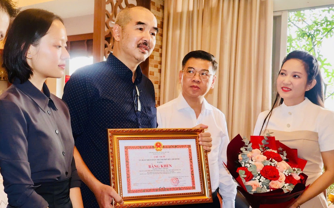 Đạo diễn phim "Địa đạo" nhận Bằng khen từ UBND TPHCM 