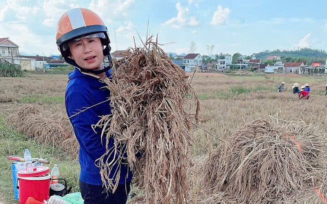 Nghĩa tình phụ nữ nơi lũ vừa đi qua