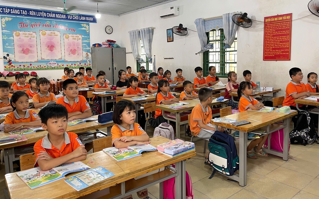 Nhiều trường đón học sinh trở lại sau "kỳ nghỉ bất đắc dĩ" do bão lũ