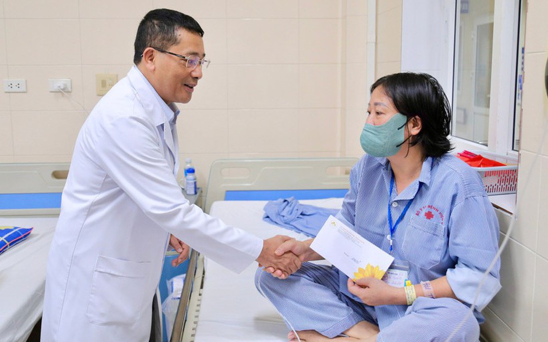 Hỗ trợ người bệnh ung thư khó khăn bị thiệt hại sau cơn bão số 10, 11