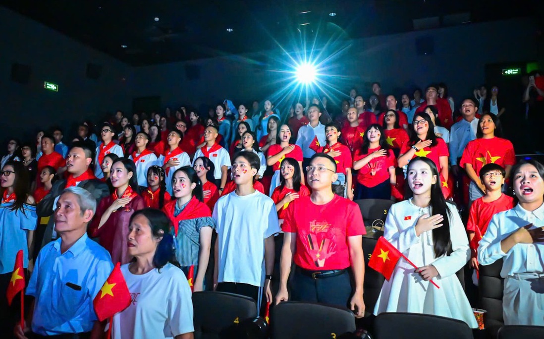 Concert "Tổ quốc trong tim" phiên bản điện ảnh ra mắt khán giả