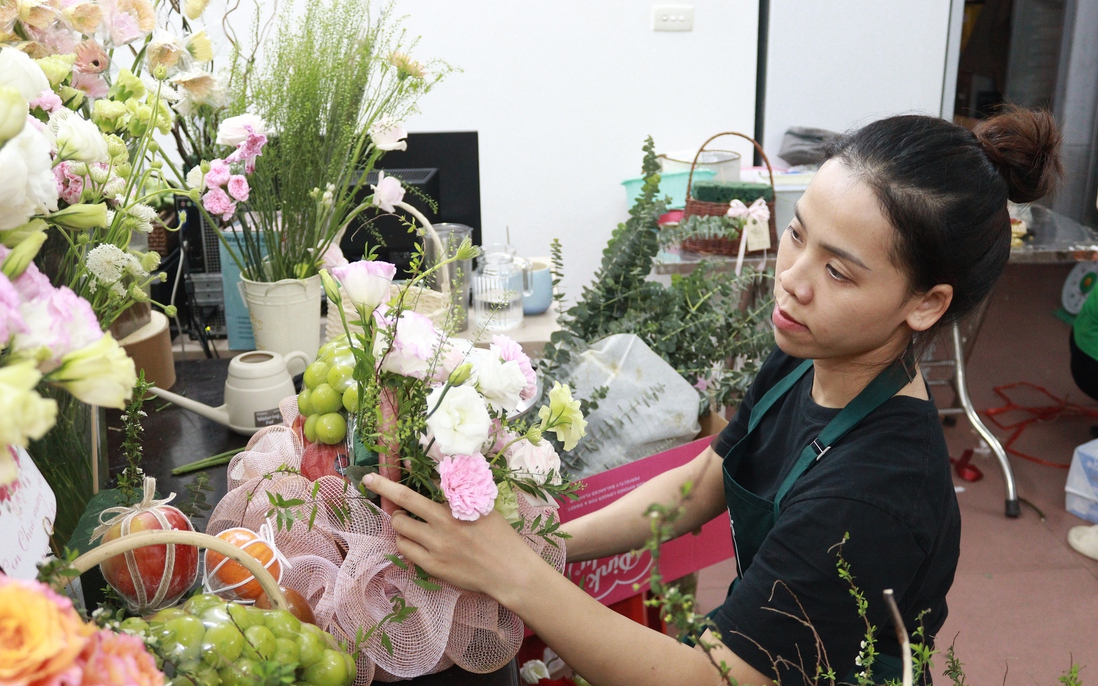 Tiệm hoa tươi tung chiêu, tăng đãi ngộ để hút lao động thời vụ dịp 20/10