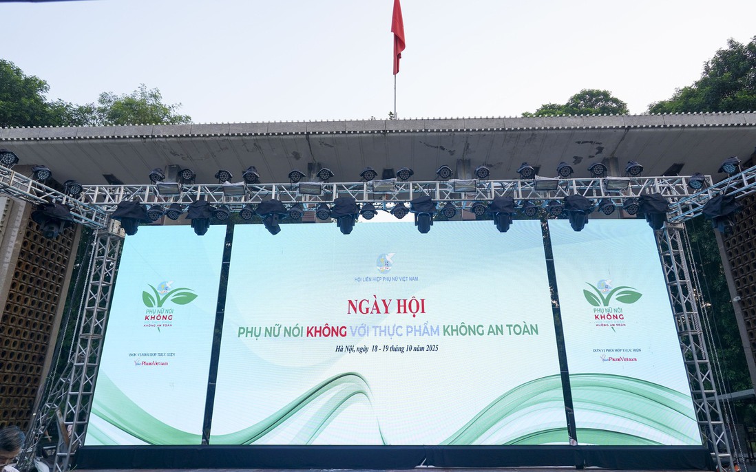 Không khí trước "giờ G" của chuỗi sự kiện do Báo PNVN tổ chức chào mừng 20/10