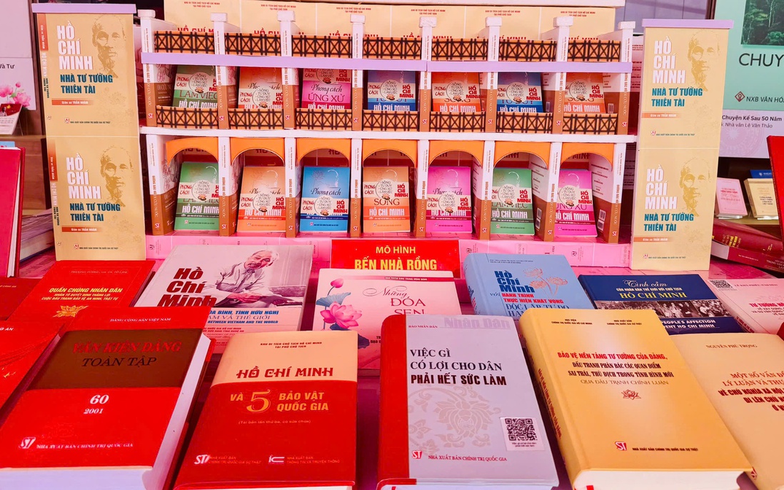 Sở Văn hóa và Thể thao TPHCM trao tặng không gian “Cây tri thức” và 126.000 quyển sách