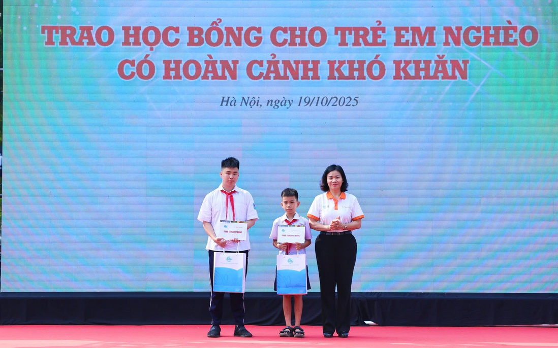 Báo Phụ nữ Việt Nam trao học bổng cho trẻ mồ côi có hoàn cảnh đặc biệt khó khăn tại Hà Nội