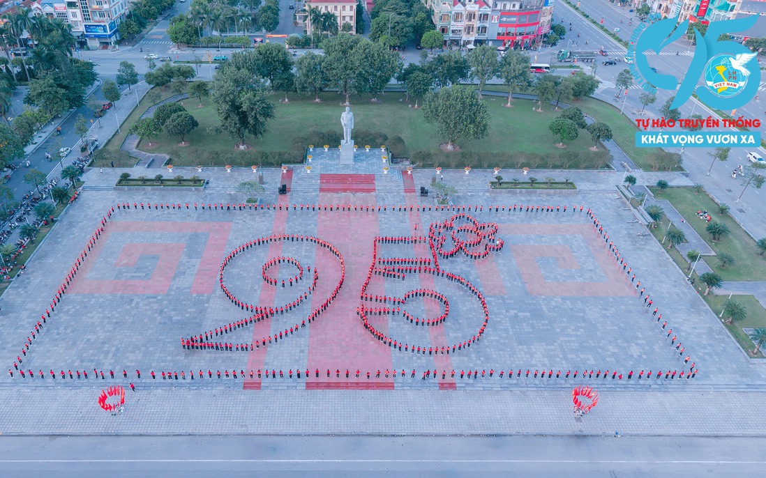 Hơn 1.000 phụ nữ tỉnh Hưng Yên đồng diễn chào mừng kỷ niệm 95 năm thành lập Hội LHPN Việt Nam
