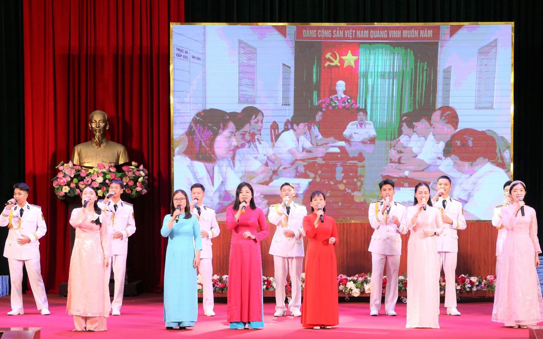 Học viện Hải quân tôn vinh những đóng góp của cán bộ, hội viên nữ
