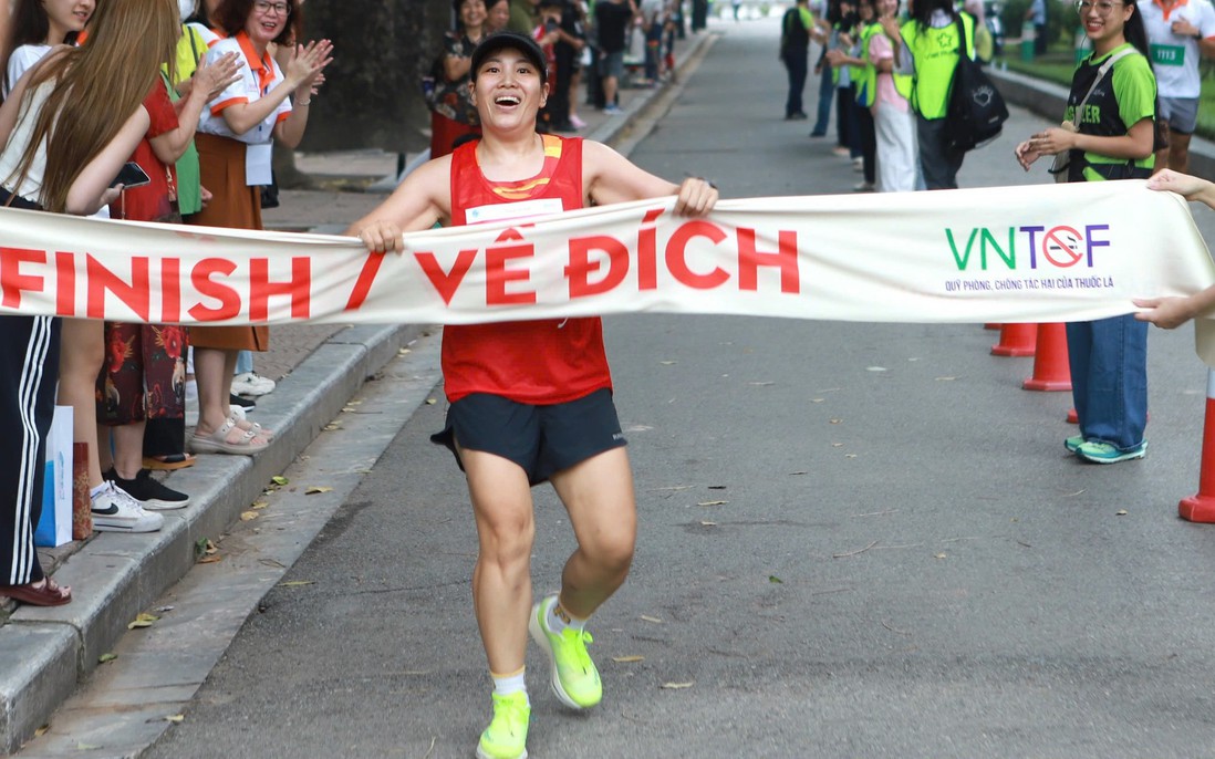 6 VĐV xuất sắc nhất giải chạy "Phụ nữ chạy hưởng ứng Vì môi trường không khói thuốc"