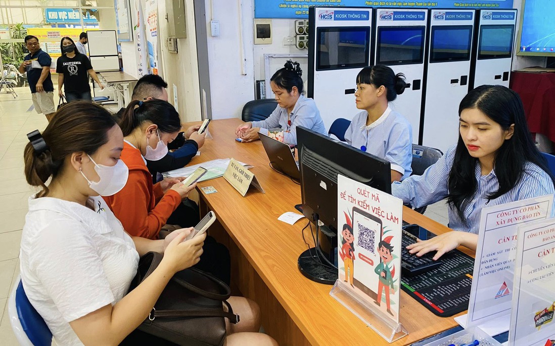 "Khát" lao động dịp cuối năm, doanh nghiệp tăng hỗ trợ để hút nhân lực