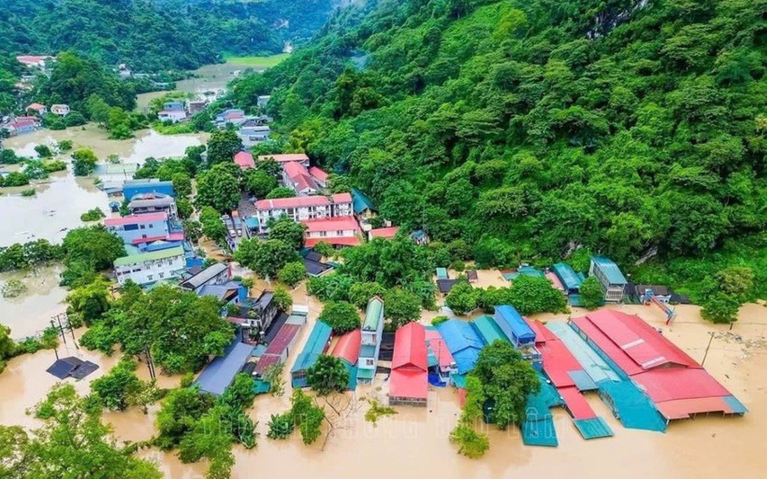 Điện thư thăm hỏi, chia buồn về thiệt hại do cơn bão số 10 gây ra