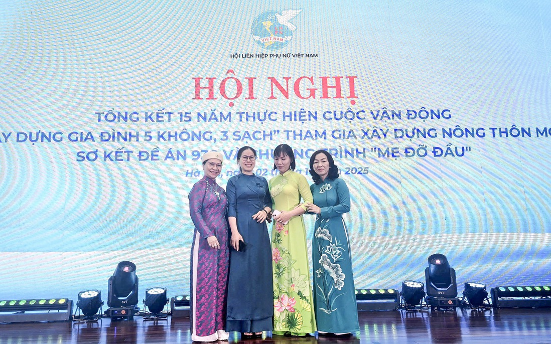 Hơn 300 đại biểu dự Hội nghị tổng kết 15 năm Cuộc vận động "Xây dựng gia đình 5 không, 3 sạch" 