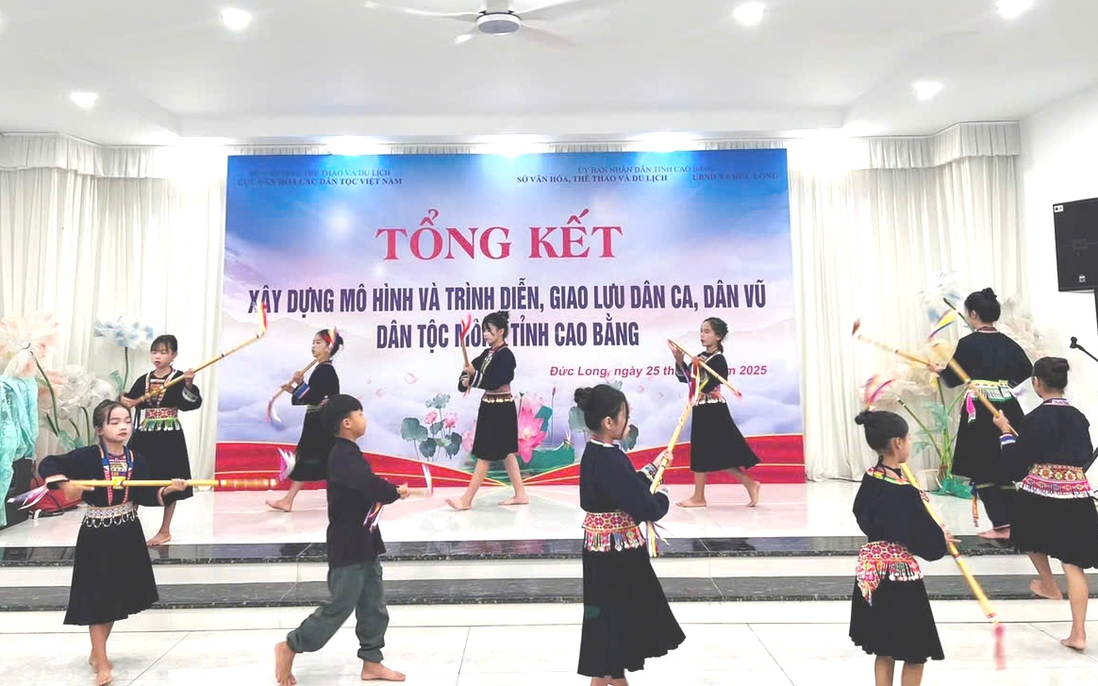 Người “truyền lửa” dân ca, dân vũ ở vùng đồng bào Mông đen