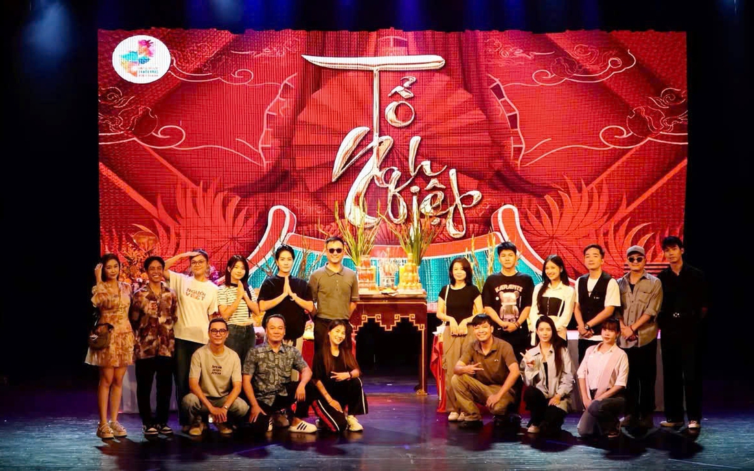 Nghệ sĩ Việt thành kính giỗ Tổ Sân khấu
