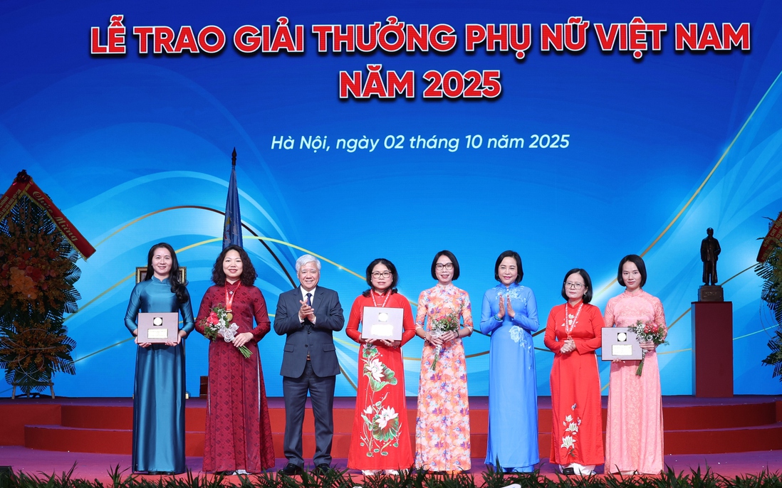 3 tập thể và 12 cá nhân được trao Giải thưởng Phụ nữ Việt Nam năm 2025