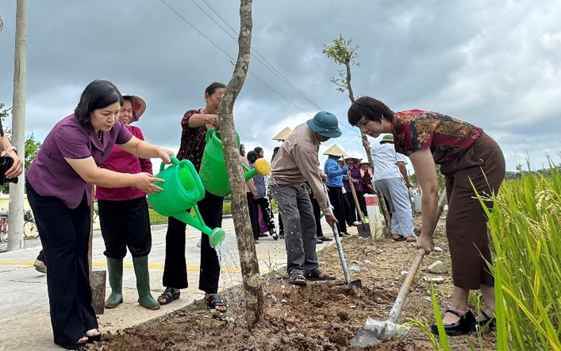 “Đường cây phụ nữ” chào mừng Đại hội đại biểu Đảng bộ tỉnh Ninh Bình