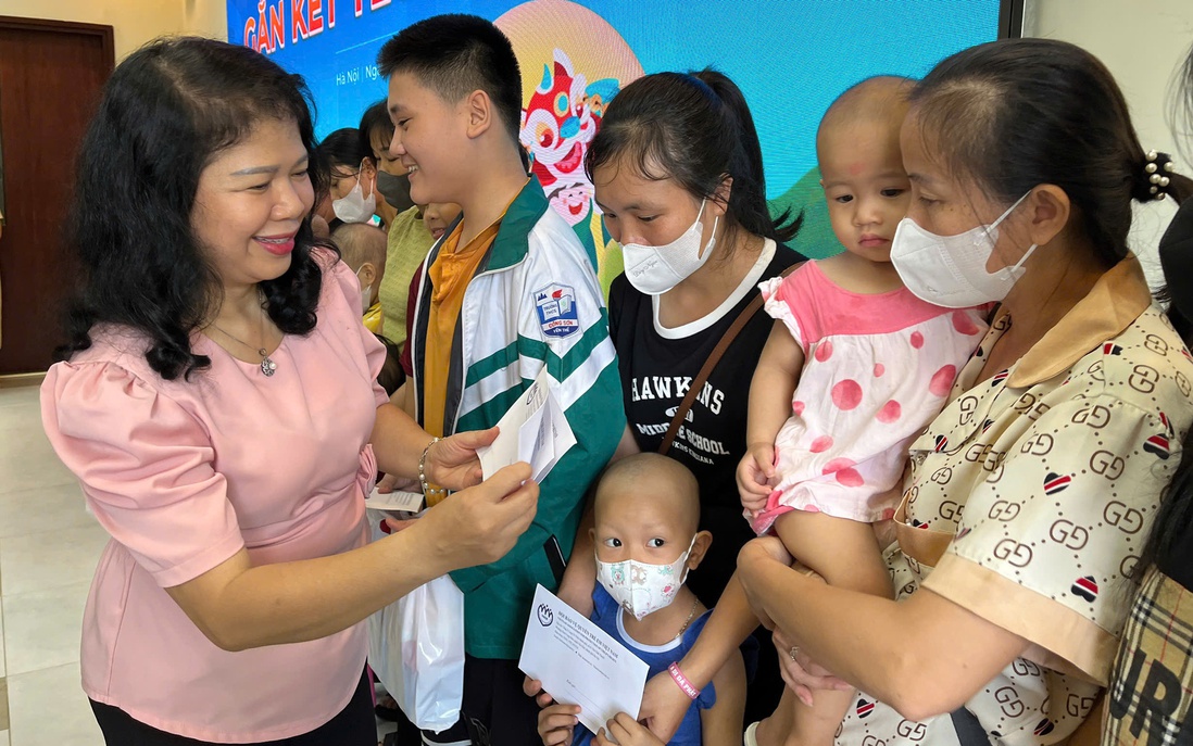 Hội Bảo vệ quyền trẻ em Việt Nam tặng 424 phần quà “Trung thu gắn kết yêu thương”