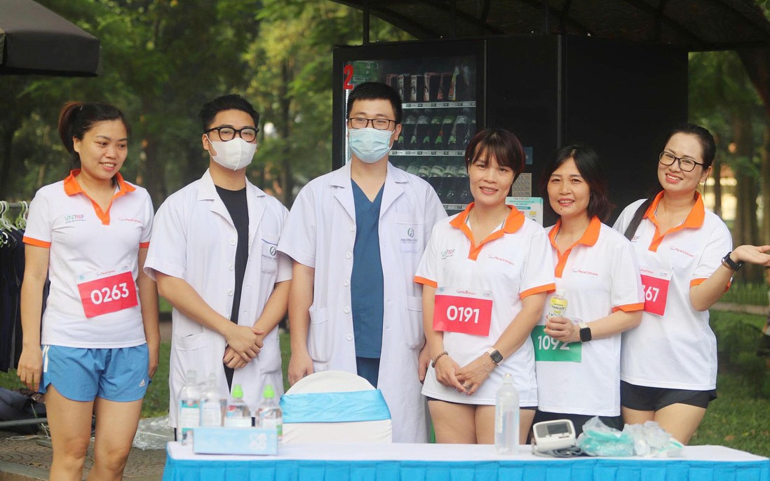 Bệnh viện đa khoa Phương Đông hỗ trợ y tế cho Giải “Phụ nữ chạy hưởng ứng Vì môi trường không khói thuốc”