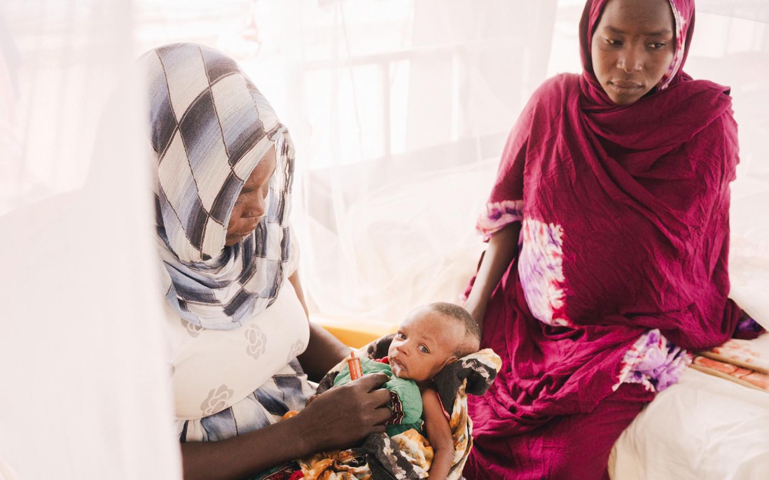 Phụ nữ Sudan sống chật vật trong các trại tị nạn giữa sa mạc