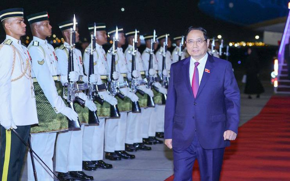 Thủ tướng tới Kuala Lumpur, bắt đầu chuyến công tác dự Hội nghị cấp cao ASEAN