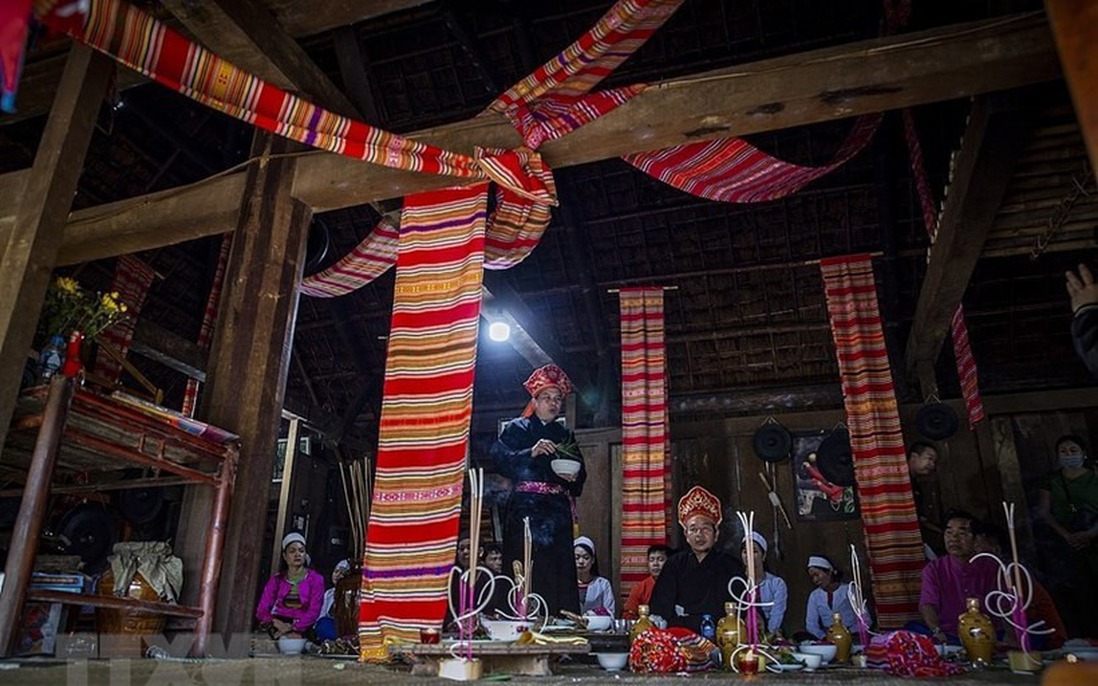 Bảo tồn, phát huy bản sắc truyền thống gắn với phát triển du lịch xanh, bền vững