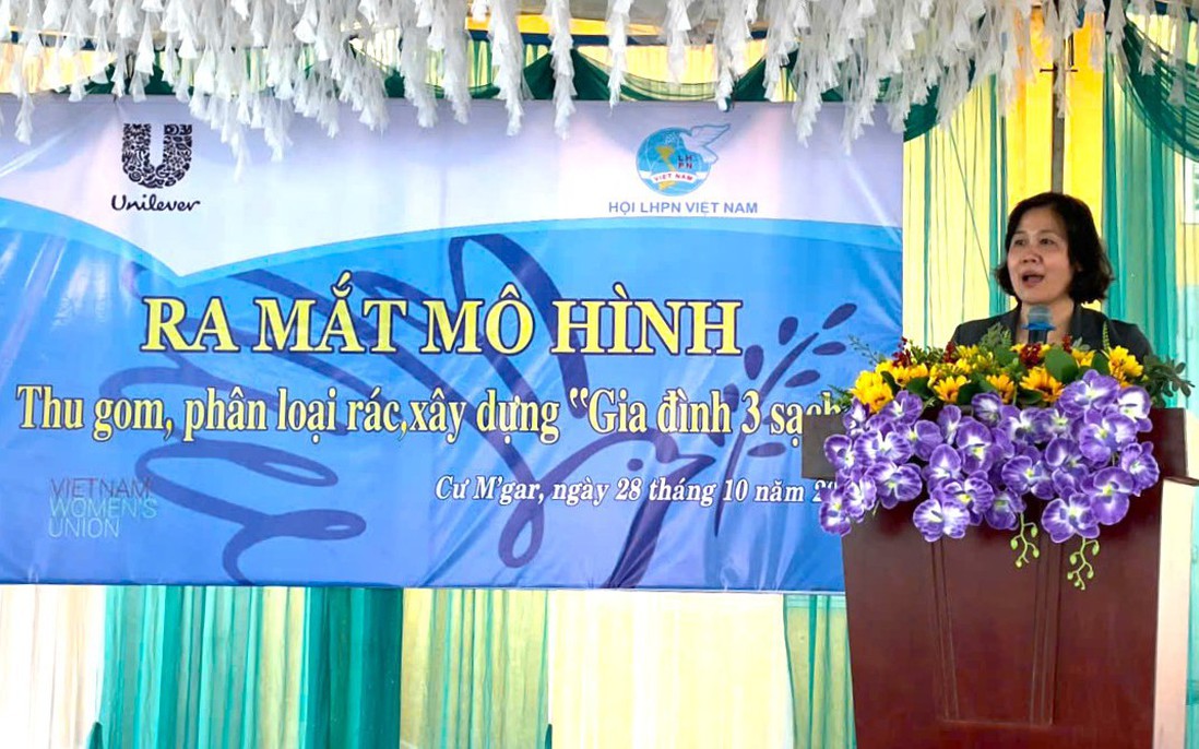 Đắk Lắk: Ra mắt mô hình “Tổ phụ nữ thu gom, phân loại rác, xây dựng gia đình 3 sạch”