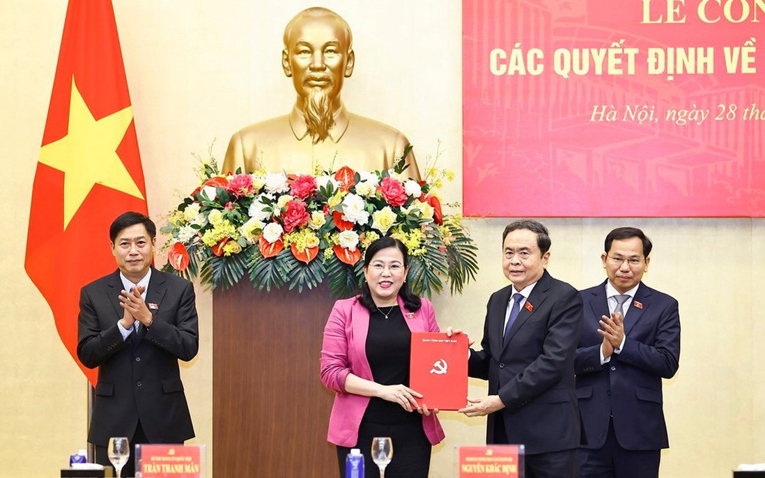 Chủ tịch Quốc hội Trần Thanh Mẫn chủ trì Lễ công bố các quyết định về công tác cán bộ