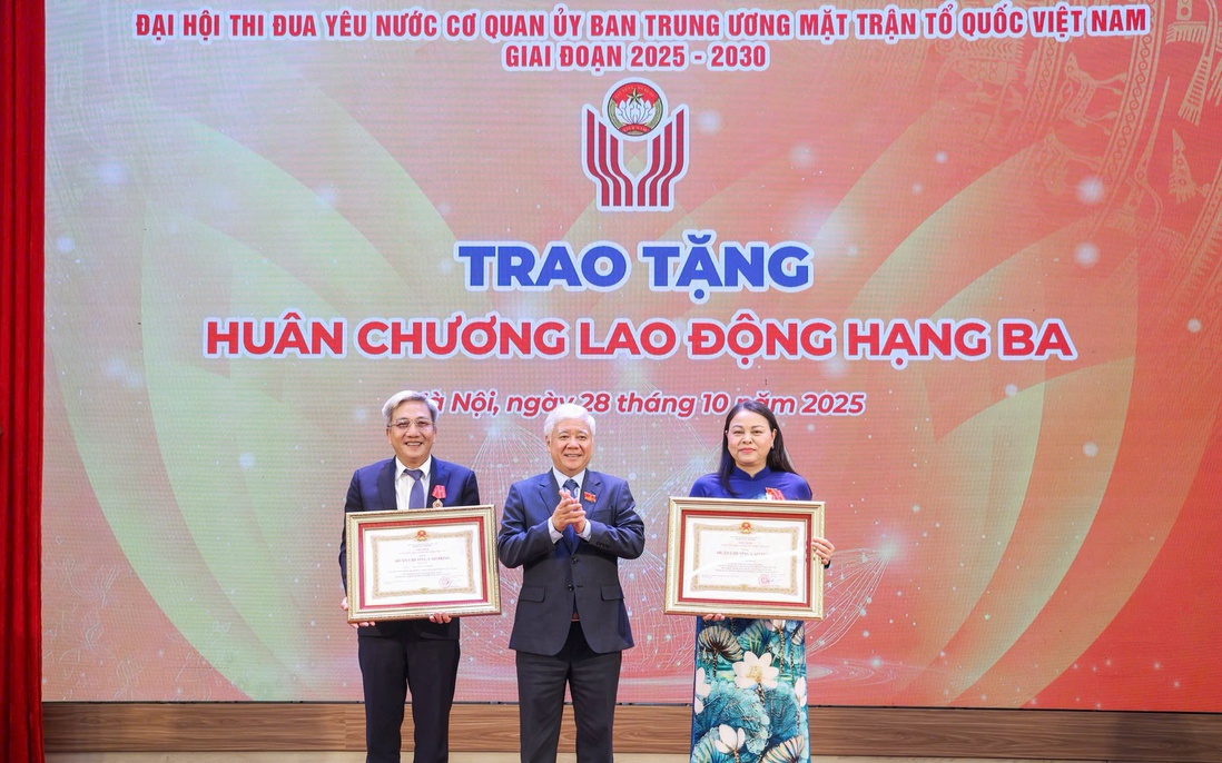 Thi đua là yêu cầu nội tại để khơi dậy sức mạnh toàn dân tộc