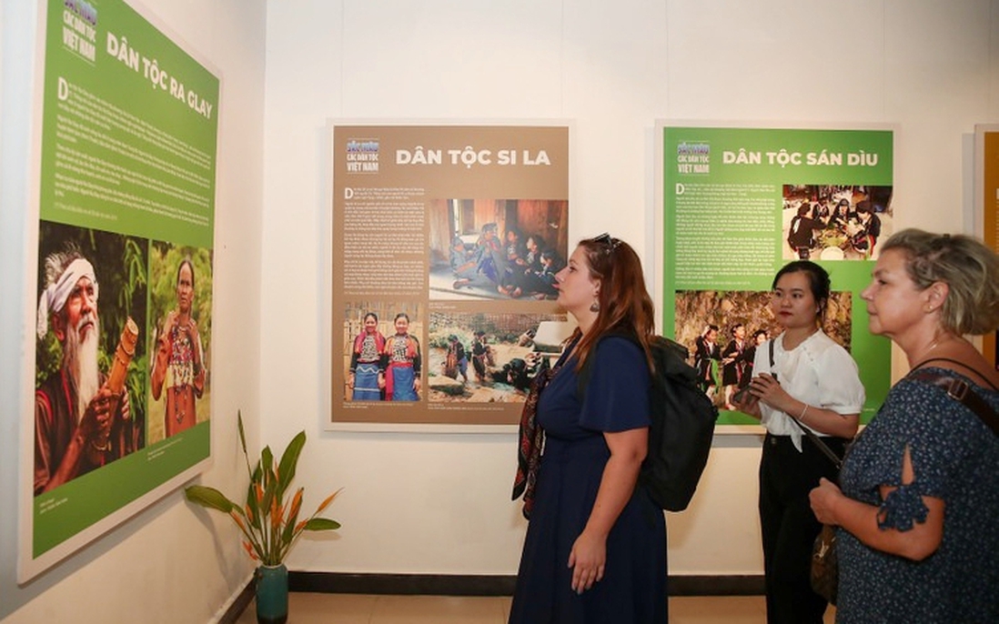 Tổ chức Triển lãm ảnh "Sắc màu các dân tộc Việt Nam" năm 2025