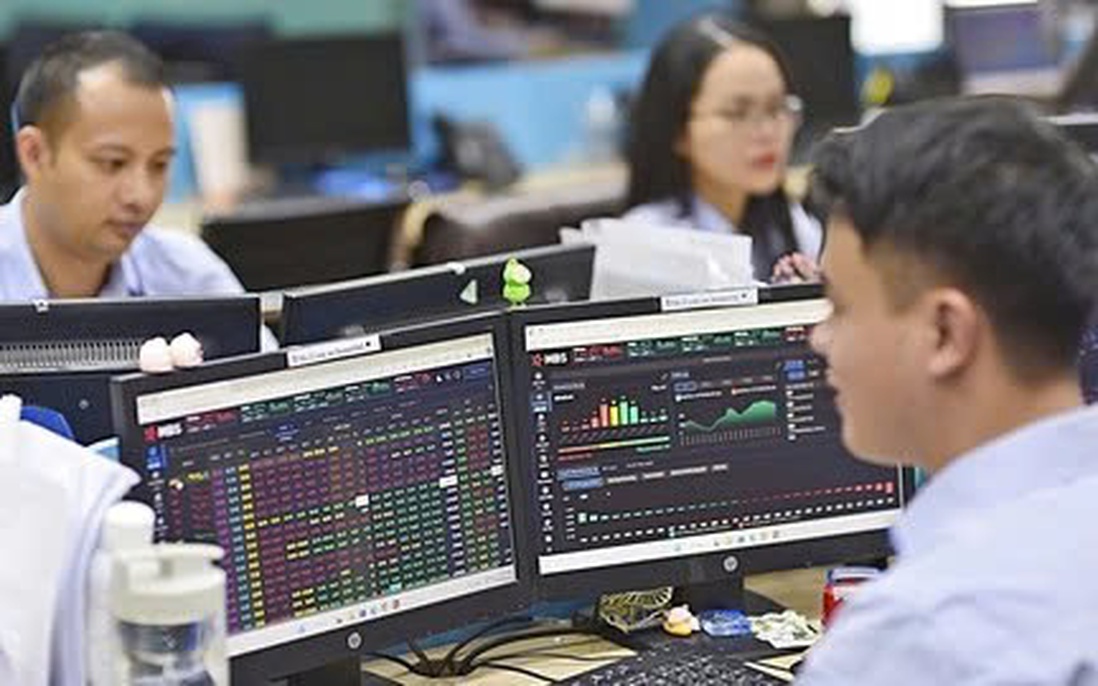 Dòng tiền xoay trục, cổ phiếu nhỏ thành tâm điểm phiên 29/10