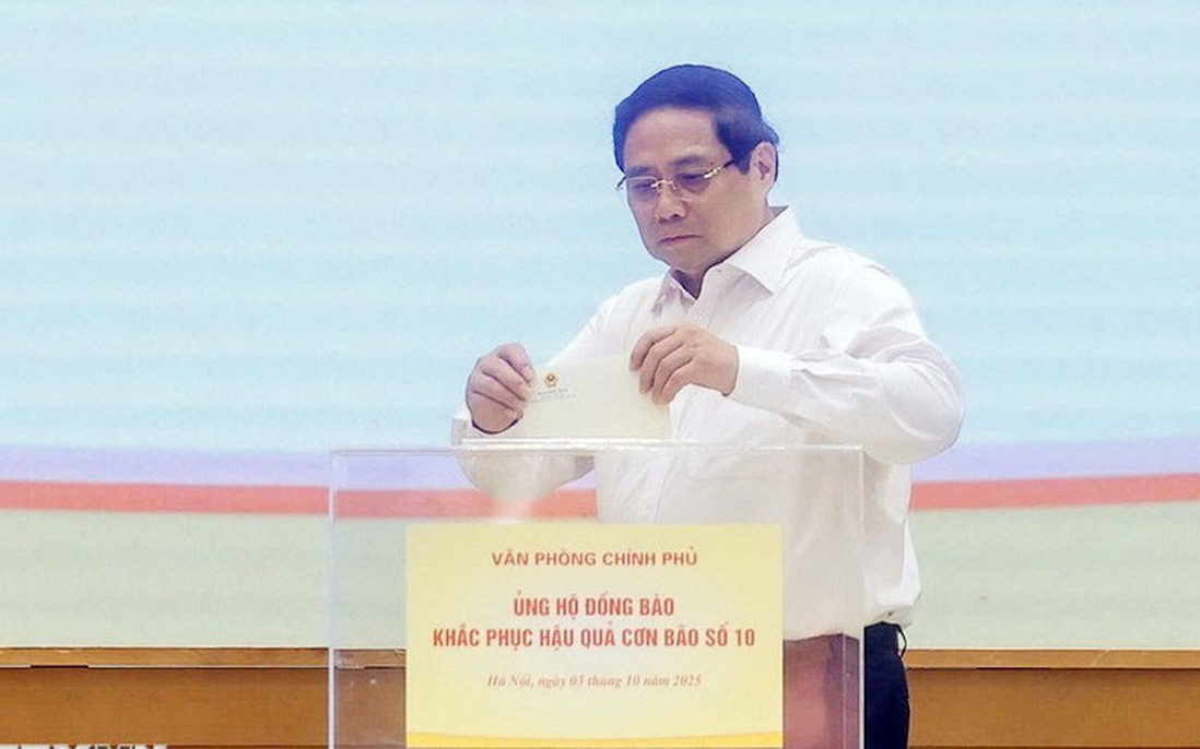 Thủ tướng và lãnh đạo Chính phủ quyên góp ủng hộ đồng bào bị thiệt hại do bão lũ