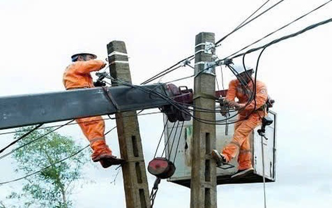 Khắc phục mạng lưới điện cho hàng triệu người dân sau bão Bualoi