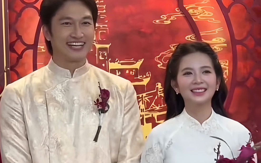 Diễn viên Đình Tú - Ngọc Huyền rạng rỡ trong Lễ ăn hỏi