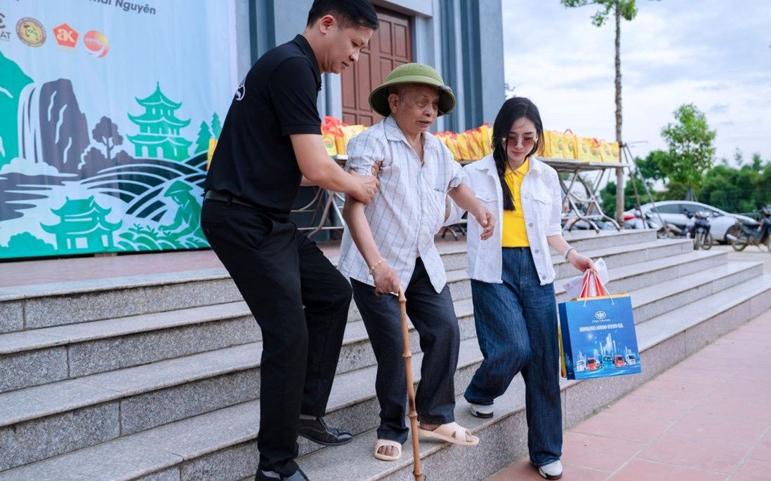 "Một tấm lòng - Ngàn hy vọng": Khi yêu thương hóa thành mùa hoa sau lũ