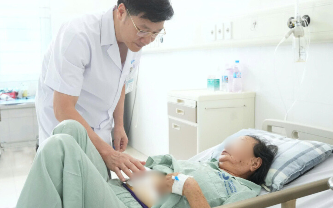 Cụ bà 85 tuổi nhiều bệnh nền được phẫu thuật nội soi cắt gần hết dạ dày