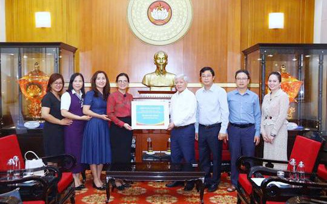 Tiếp tục vận động, ủng hộ đồng bào bị thiệt hại do bão số 11, số 12 và mưa lũ