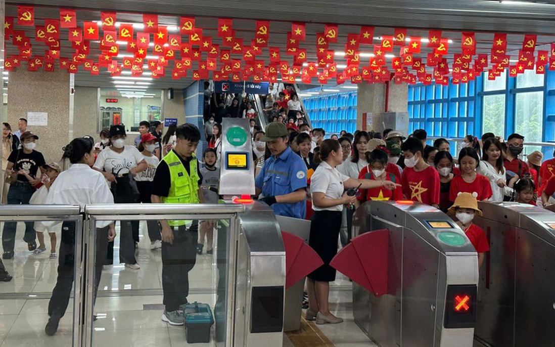 Dùng căn cước công dân thay vé tàu trên tuyến đường sắt Cát Linh - Hà Đông