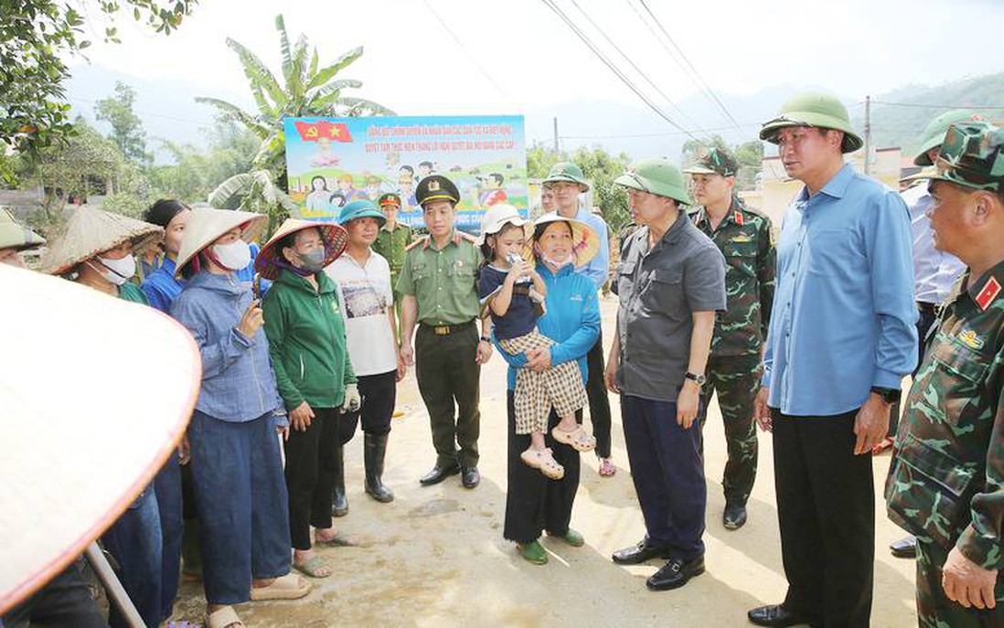 Phó Thủ tướng Trần Hồng Hà kiểm tra công tác khắc phục hậu quả bão số 10, chuẩn bị ứng phó với bão số 11 tại tỉnh Lào Cai