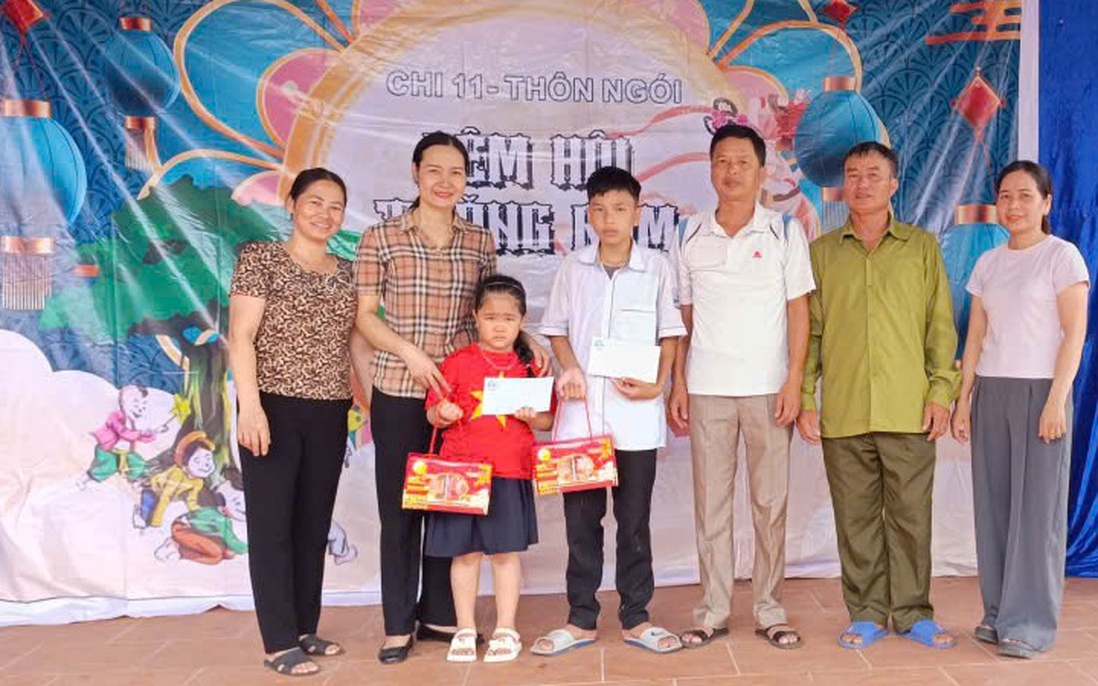 Phụ nữ Ninh Bình mang Trung thu yêu thương đến trẻ em có hoàn cảnh khó khăn
