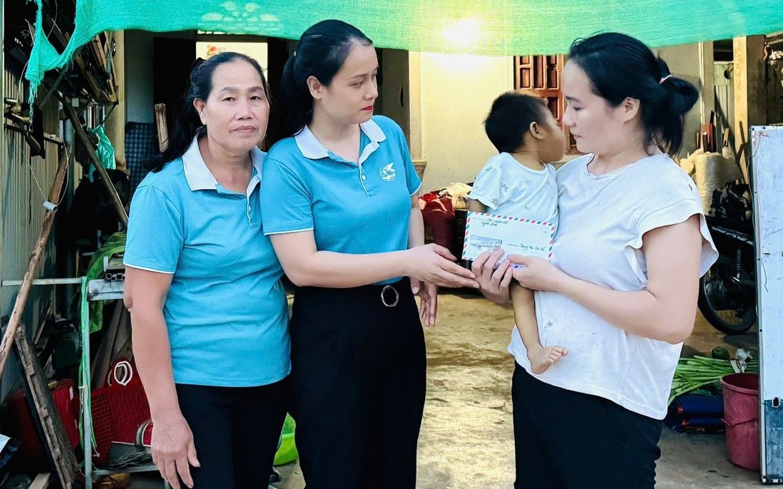 Trung thu ấm áp từ tấm lòng sẻ chia của cán bộ Hội