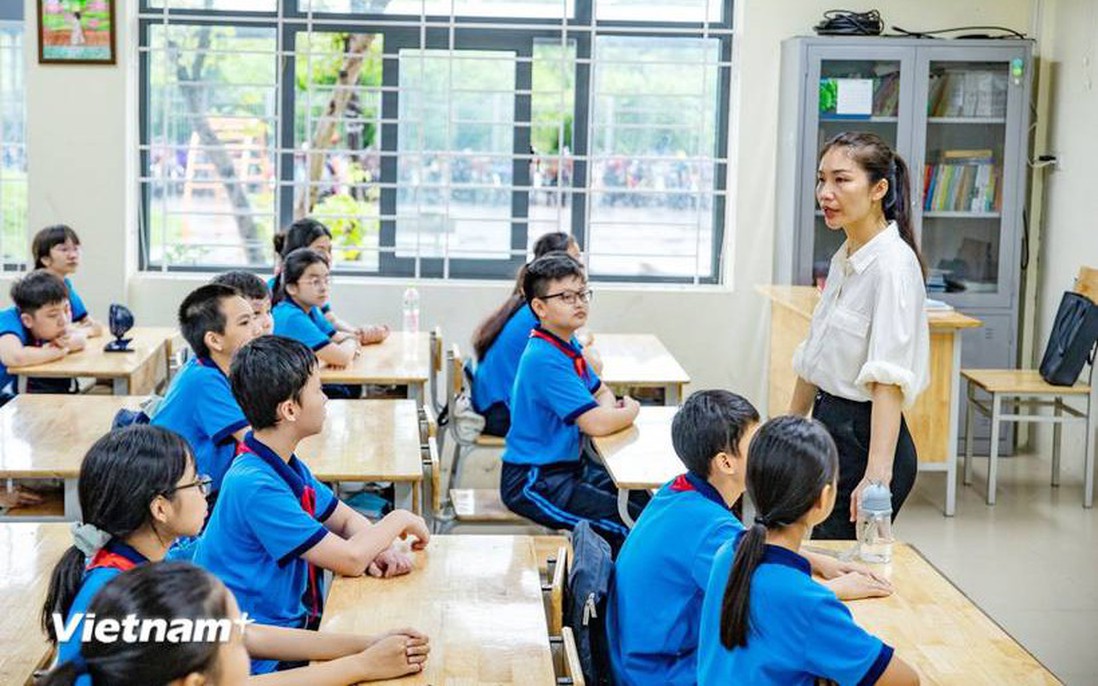 Hà Nội mưa lớn, các trường thông báo khẩn cho học sinh nghỉ, học trực tuyến