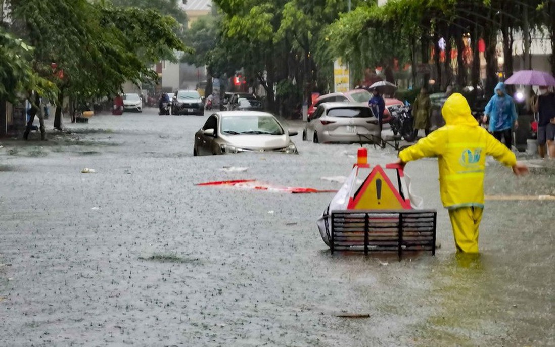 Bắc Bộ và Thanh Hóa tiếp tục mưa to, Hà Nội cảnh báo ngập lụt nhiều tuyến phố