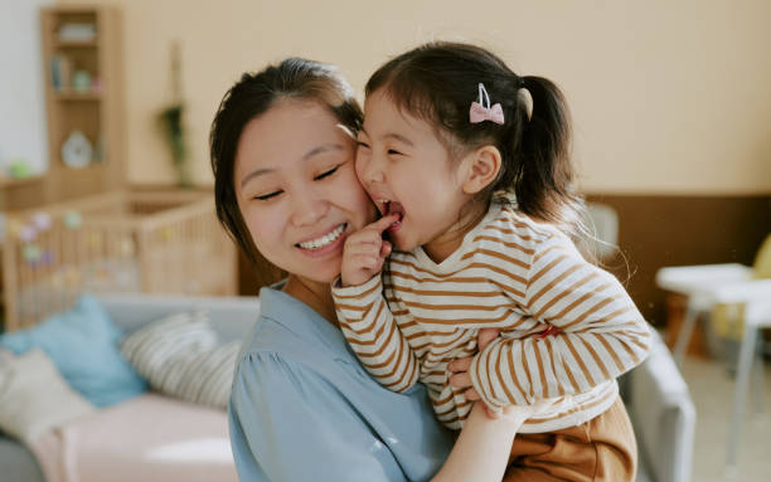 “Cha mẹ máy cắt cỏ” tước mất cơ hội tự giải quyết vấn đề của con