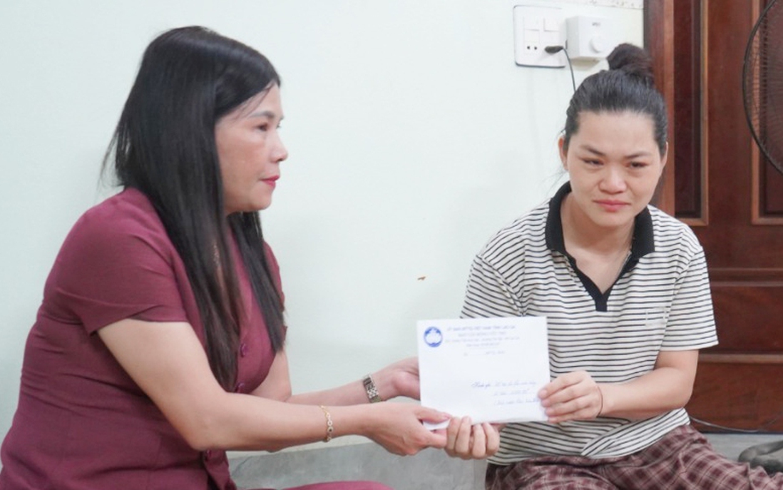 MTTQ tỉnh Lào Cai hỗ trợ gia đình có người thiệt mạng bởi bão số 10