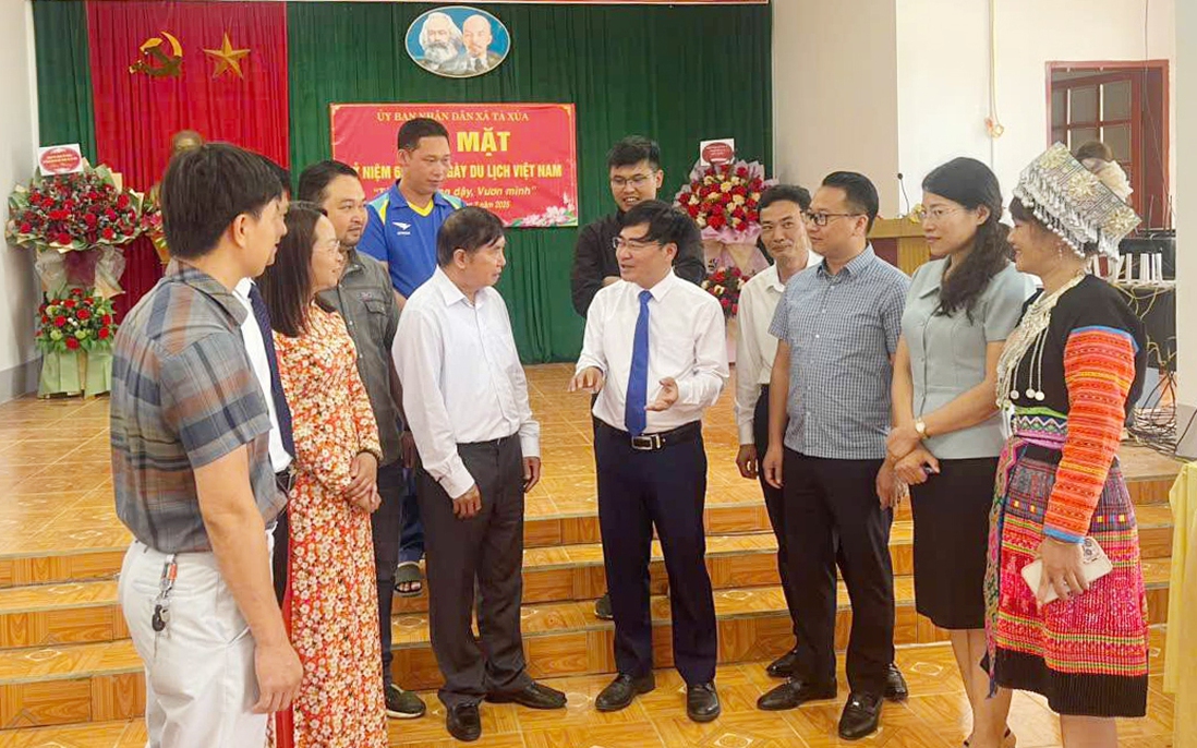 Lãnh đạo xã mời nhiều doanh nghiệp đến địa phương tuyển dụng lao động